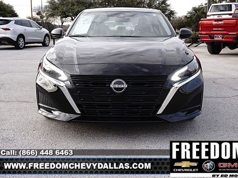 Used 2025 Nissan Altima 2.5 SV image 2
