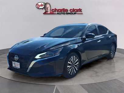 Used 2023 Nissan Altima 2.5 SV w/ SV Premium Package