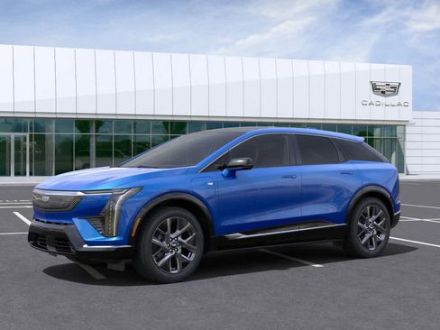 New 2025 Cadillac Optiq Luxury 2 image 16