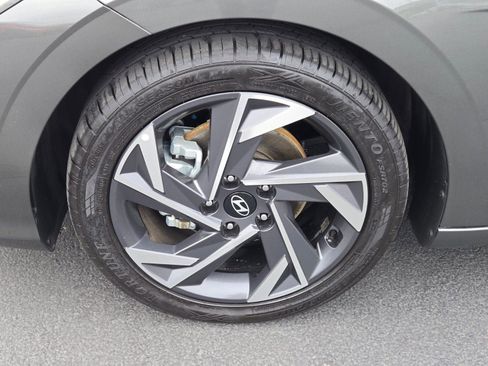 Used 2024 Hyundai Elantra Limited image 8