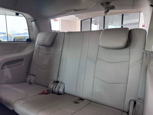 Used 2019 Cadillac Escalade Luxury image 23
