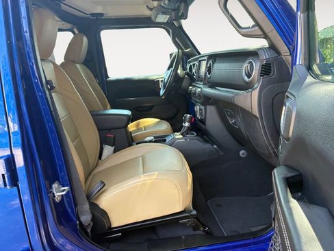 Used 2018 Jeep Wrangler Unlimited Sahara AWD/4WD image 15