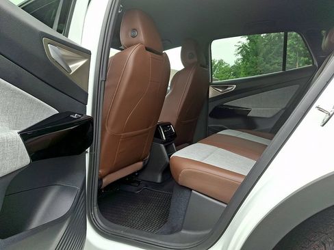 Certified 2025 Volkswagen ID.4 Pro RWD image 11