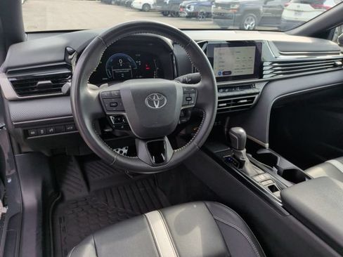 Used 2025 Toyota Camry SE FWD image 12