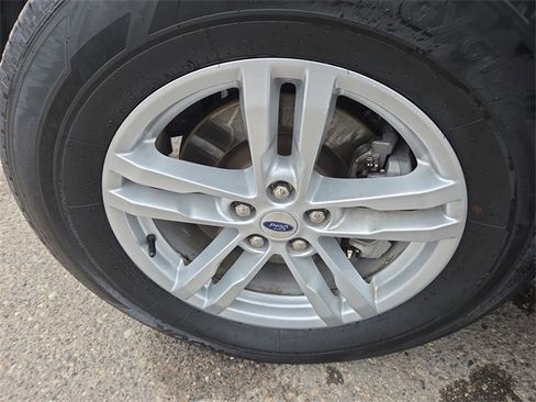 Certified 2022 Ford Explorer XLT w/ Equipment Group 202A image 28