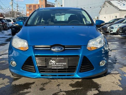 Used 2013 Ford Focus SE w/ SE Winter Pkg image 2