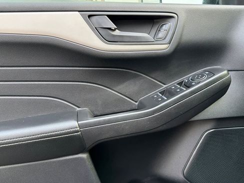 Used 2022 Ford Escape SE image 14