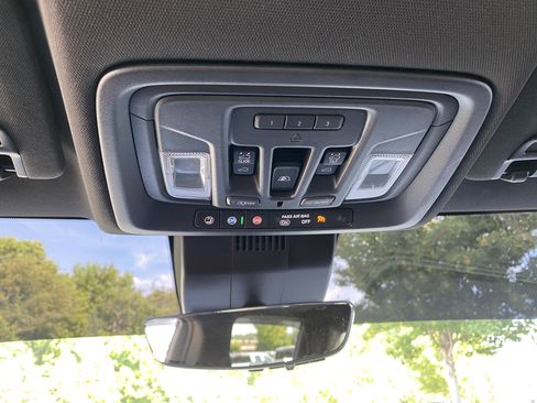 Used 2022 Chevrolet Silverado 1500 High Country w/ High Country Premium Package AWD/4WD image 33