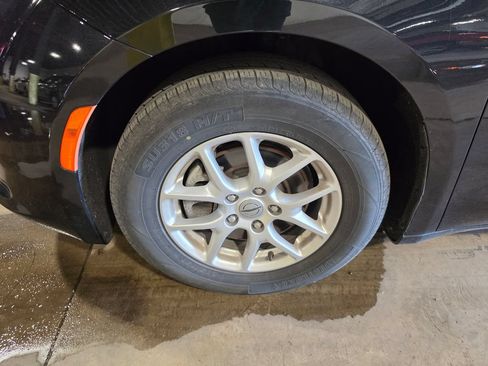 Used 2023 Chrysler Voyager LX FWD image 3