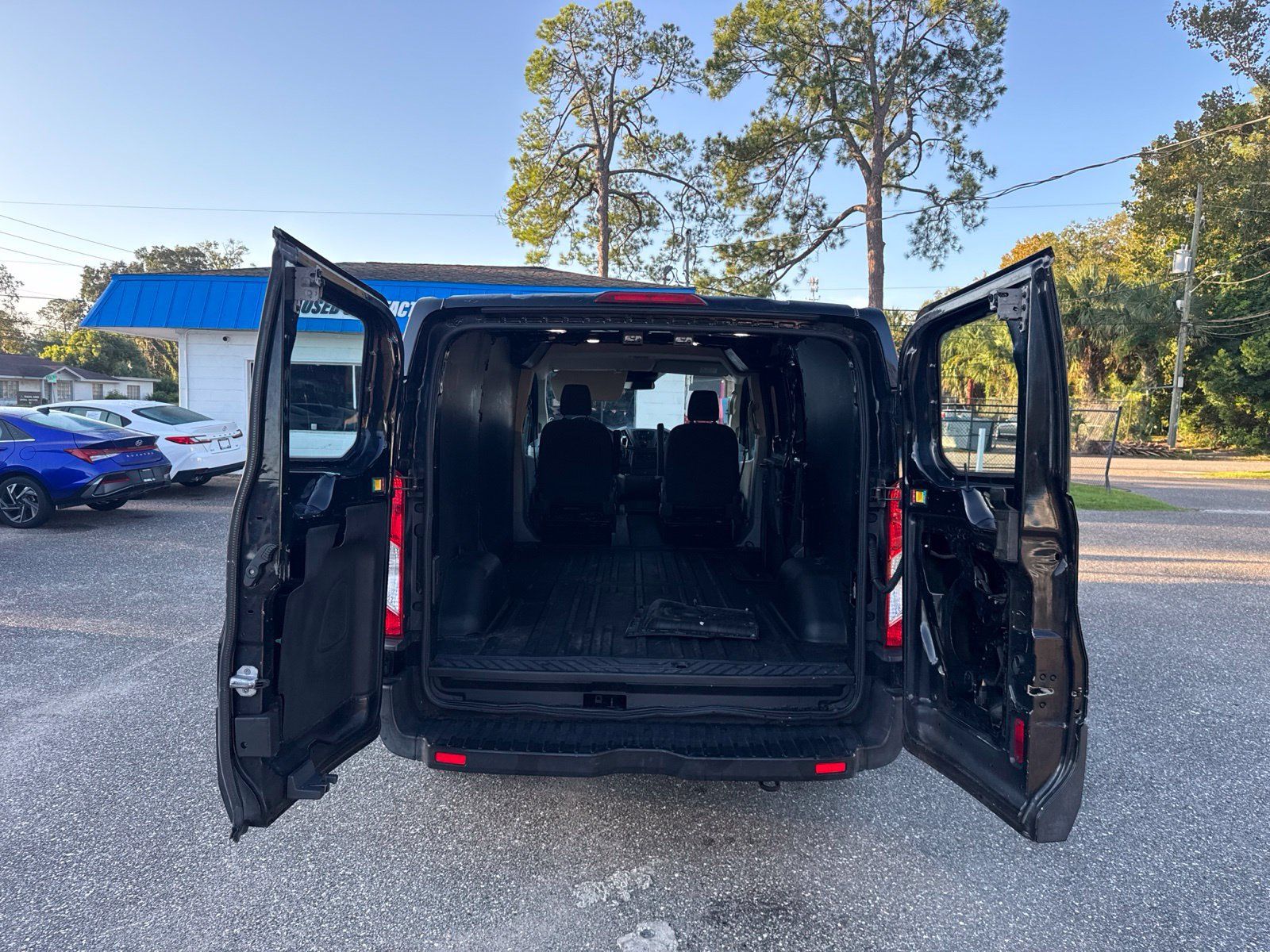 Used 2019 Ford Transit 250 130 Low Roof RWD image 9
