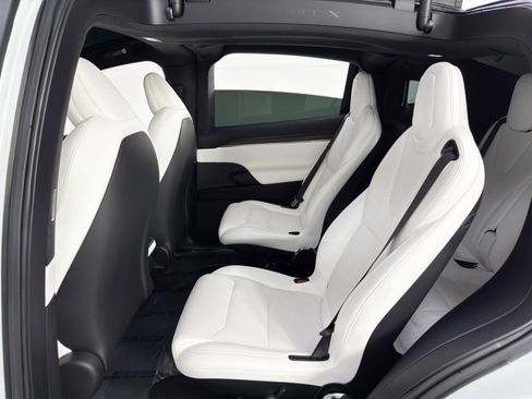 Used 2022 Tesla Model X image 45