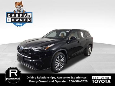 Used 2023 Toyota Highlander Platinum image 1