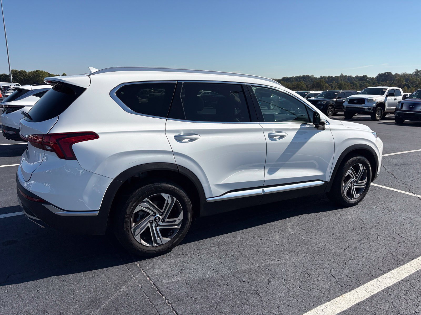 Used 2023 Hyundai Santa Fe SEL w/ Premium Package FWD image 3