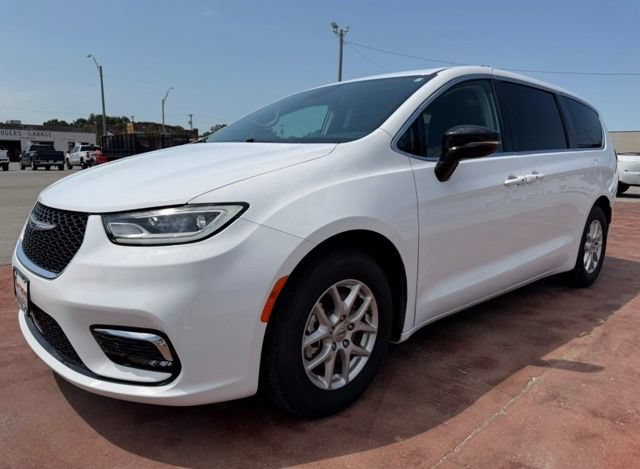 Used 2024 Chrysler Pacifica Touring-L FWD image 1