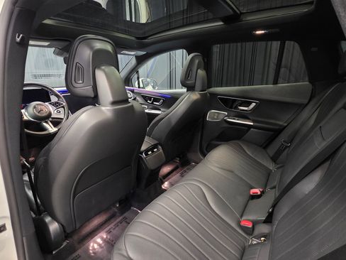 Used 2023 Mercedes-Benz EQE 500 4MATIC SUV w/ Exclusive Trim Package image 32