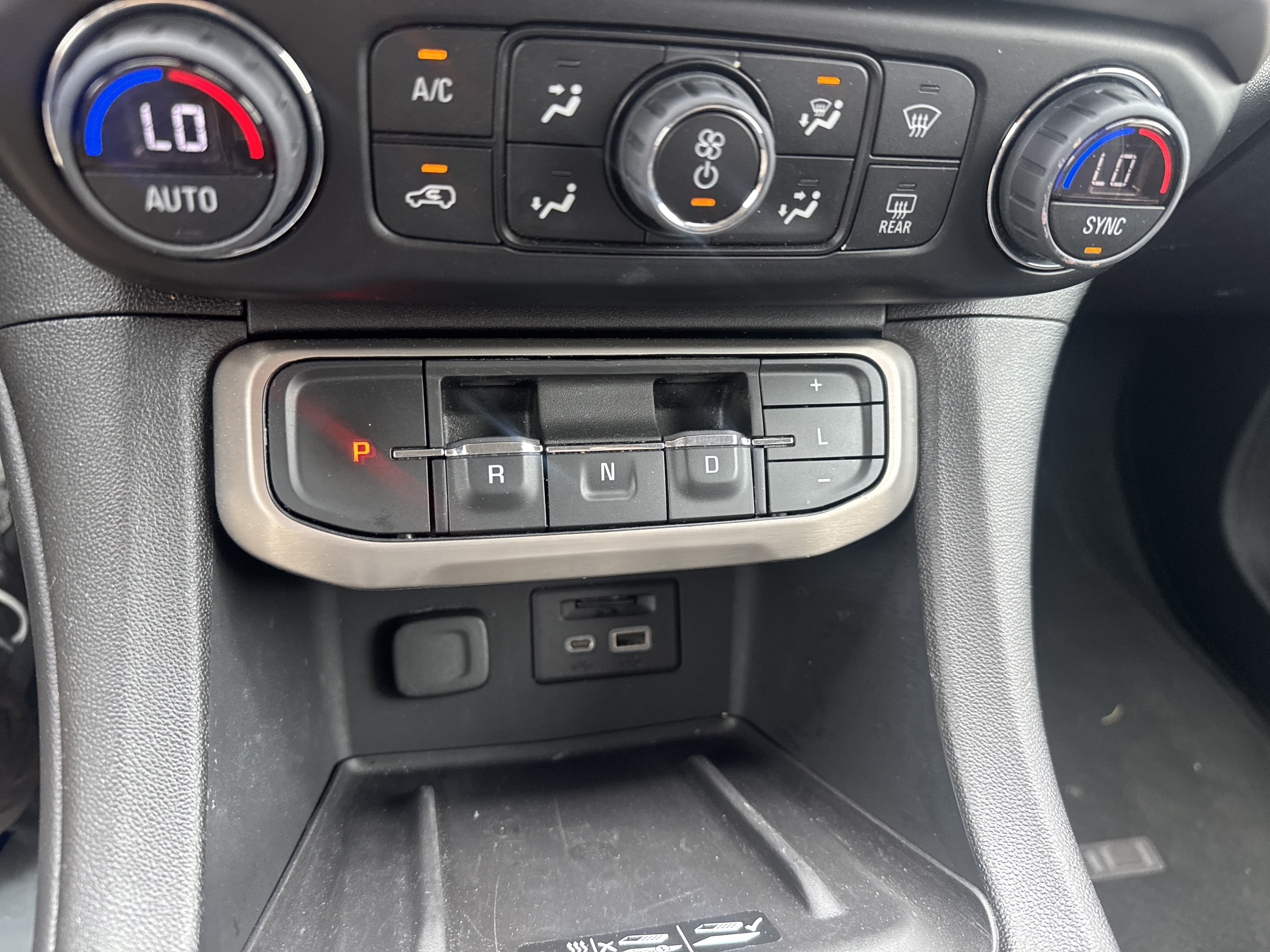 Used 2023 GMC Acadia Denali AWD/4WD image 25