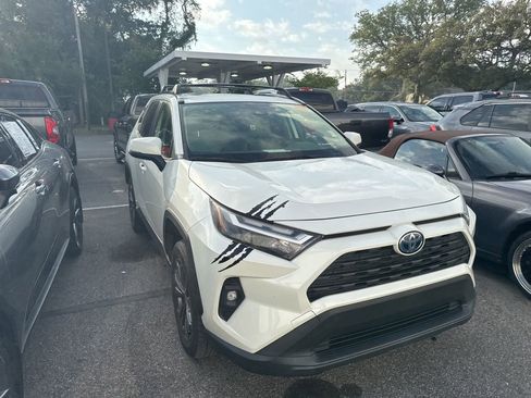 Used 2022 Toyota RAV4 XLE Premium AWD/4WD image 3