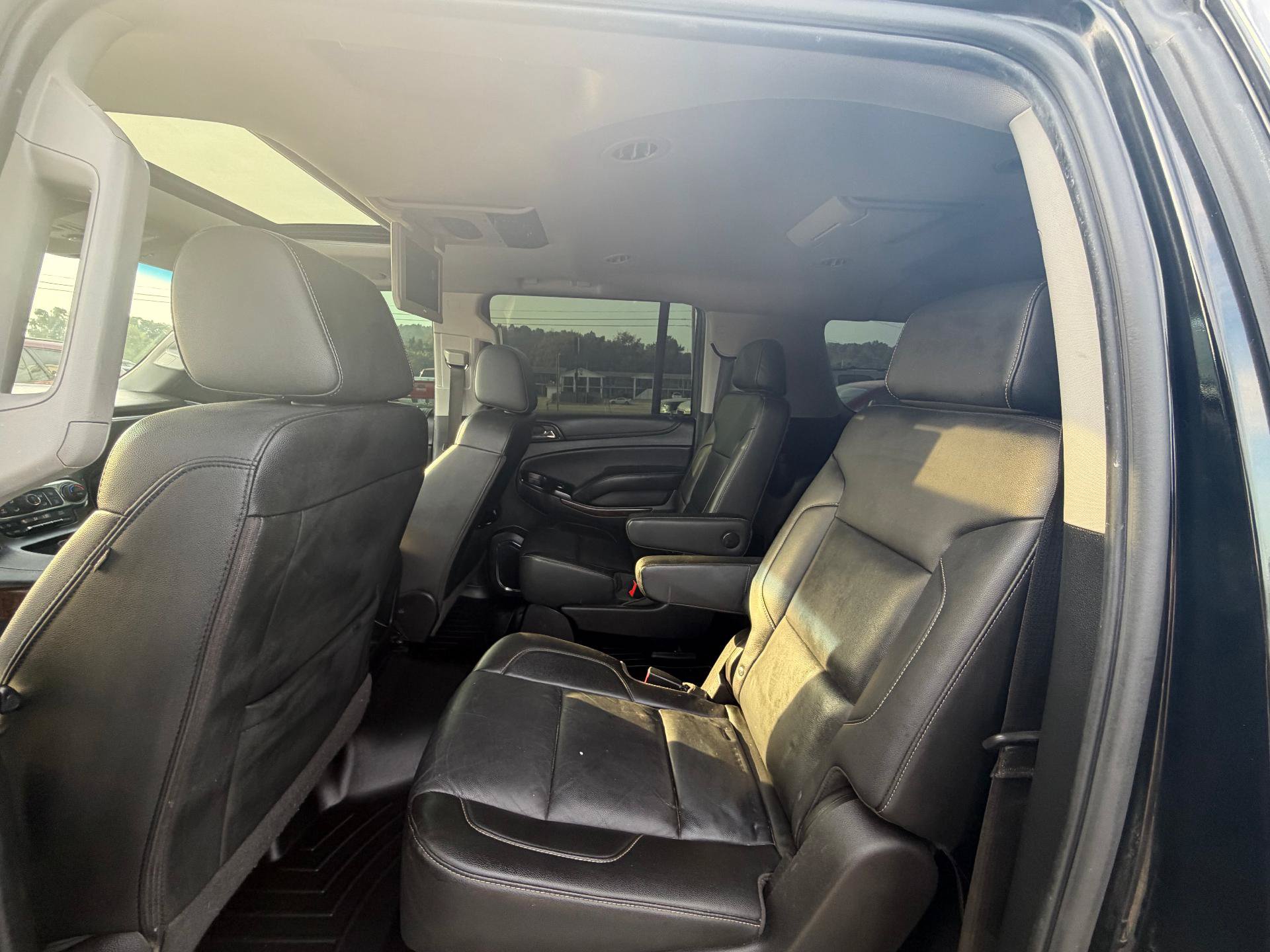 Used 2019 Chevrolet Suburban LT w/ LT Signature Package AWD/4WD image 10