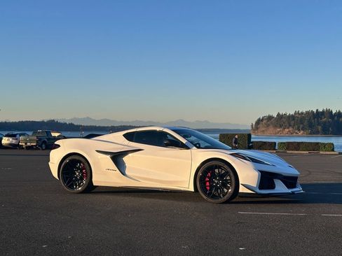 New 2025 Chevrolet Corvette Z06 w/ Z07 Performance Package RWD image 18