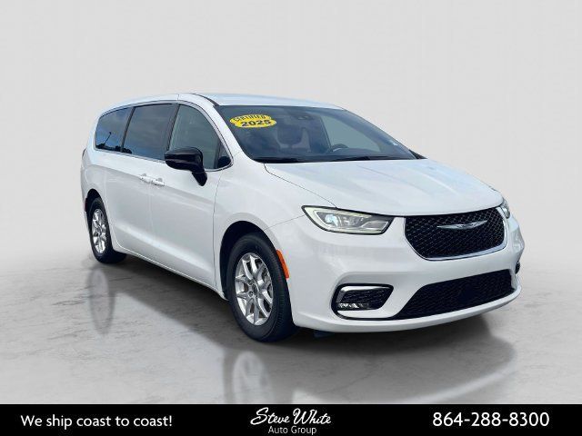 Used 2025 Chrysler Pacifica Select FWD image 1