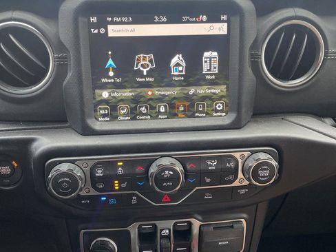 Used 2022 Jeep Wrangler Unlimited Sahara w/ Cold Weather Group image 15