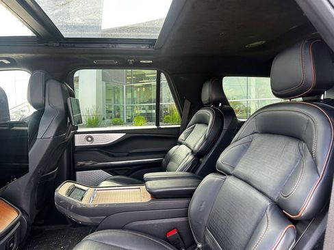 Used 2025 Lincoln Navigator Black Label AWD/4WD image 12