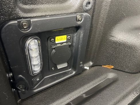 Used 2022 Ford Maverick Lariat w/ Lariat Luxury Package image 9