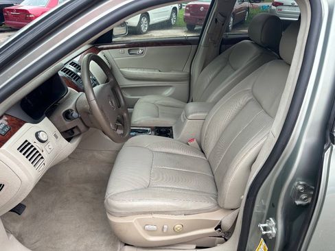 Used 2006 Cadillac DTS w/ Trunk Convenience Package FWD image 12