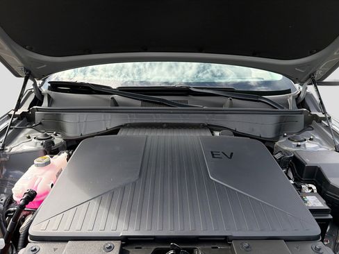 Certified 2025 Hyundai Kona Limited FWD image 15
