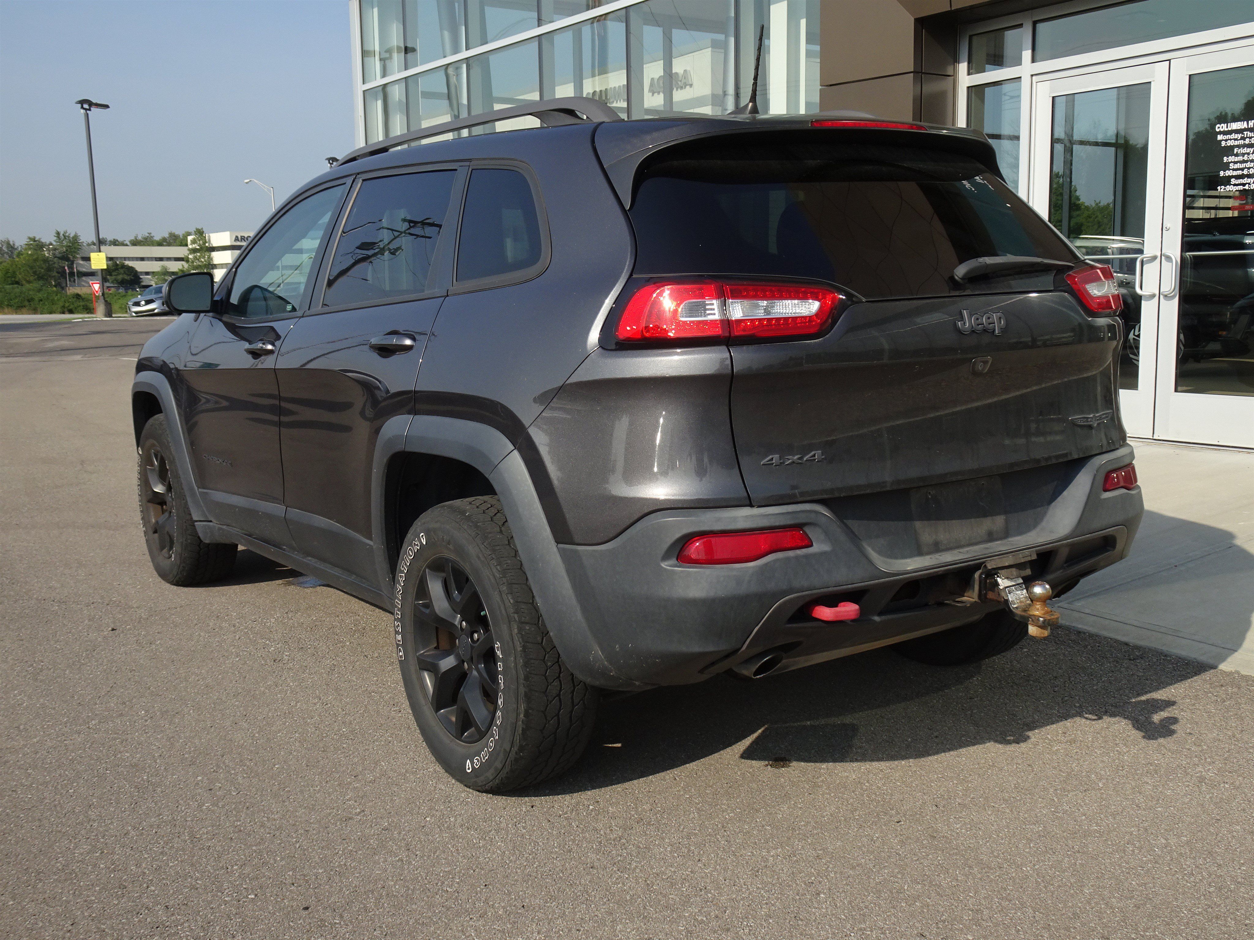 Used 2016 Jeep Cherokee Trailhawk w/ Cold Weather Group AWD/4WD image 3