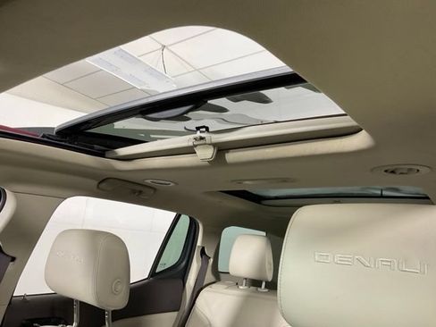 Used 2017 GMC Acadia Denali w/ Technology Package FWD image 27