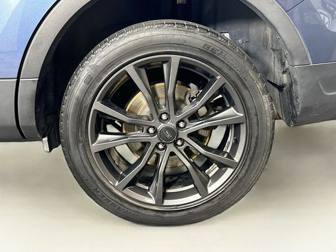 Used 2019 Ford Explorer XLT w/ Equipment Group 202A AWD/4WD image 11