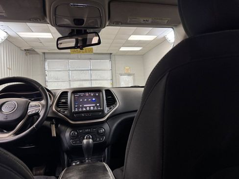 Used 2016 Jeep Cherokee Latitude w/ Safety/Convenience Group image 21