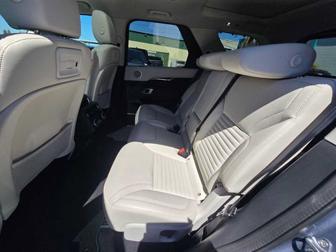 Used 2023 Land Rover Discovery S AWD/4WD image 18