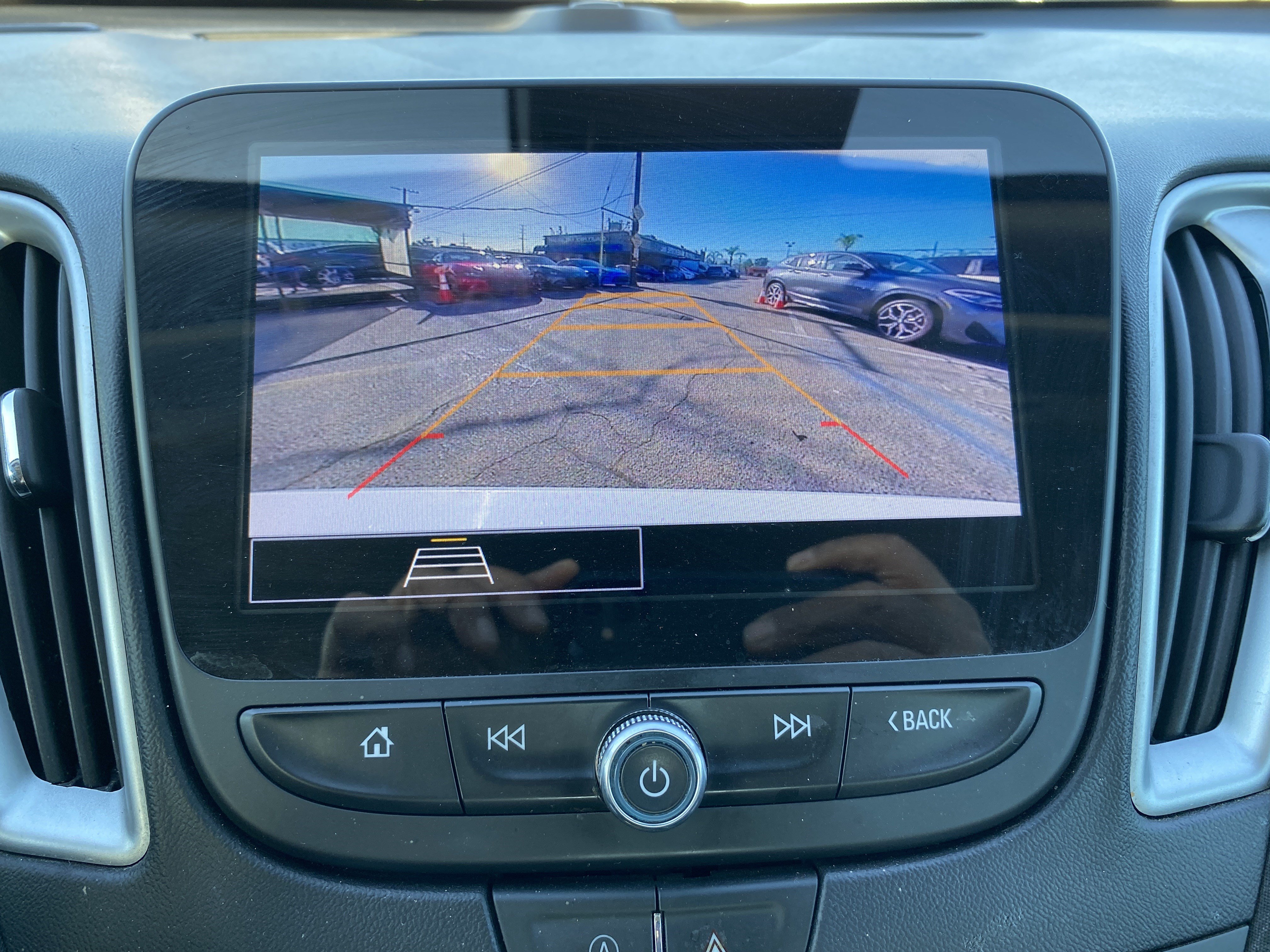 Used 2017 Chevrolet Malibu LT FWD image 20