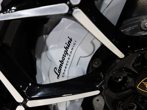 Used 2024 Lamborghini Urus Performante image 74