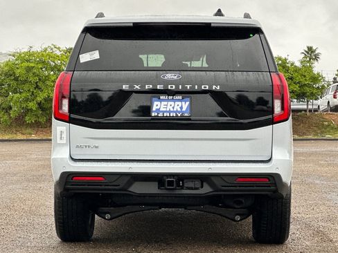 New 2026 Ford Expedition Active RWD image 5