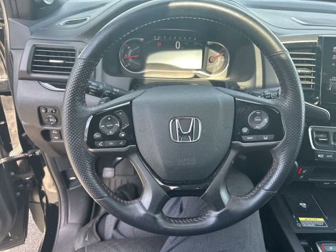 Used 2024 Honda Passport Black Edition image 3