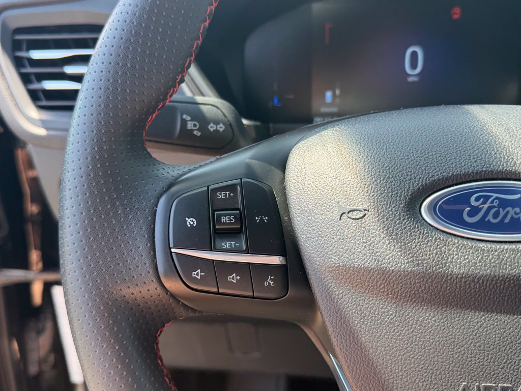 Used 2025 Ford Escape ST-Line FWD image 18