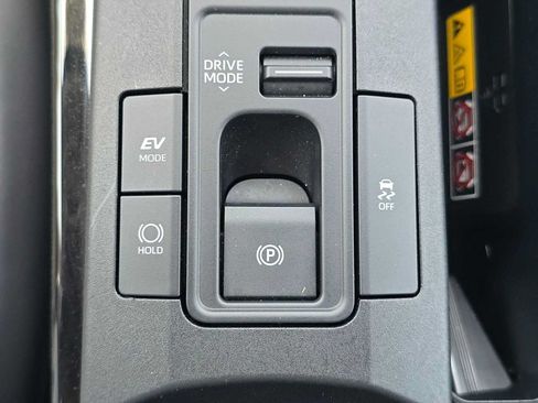 Certified 2026 Toyota Prius XLE FWD image 33