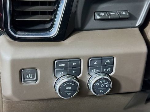 Used 2024 GMC Sierra 2500 Denali w/ Denali Reserve Package AWD/4WD image 10