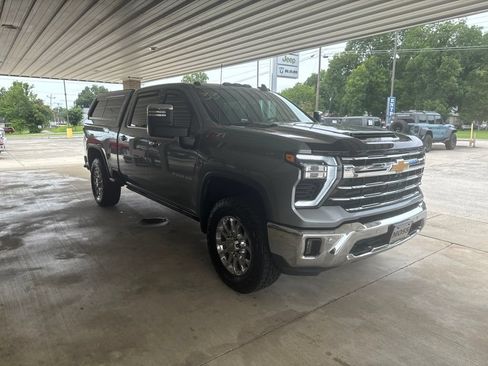 Used 2024 Chevrolet Silverado 2500 LTZ w/ LTZ Premium Package AWD/4WD image 3
