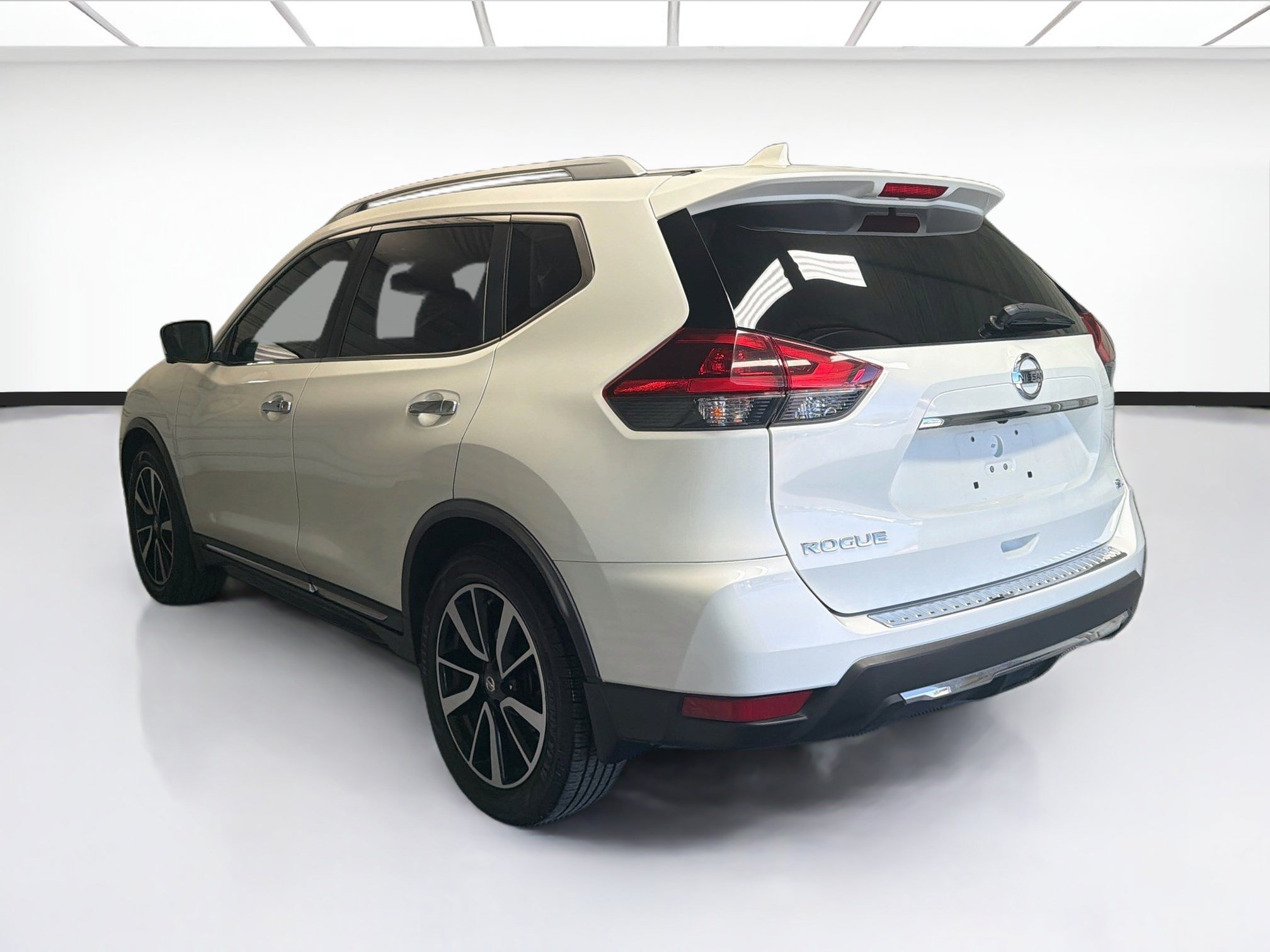 Used 2018 Nissan Rogue SL w/ Premium Package FWD image 6