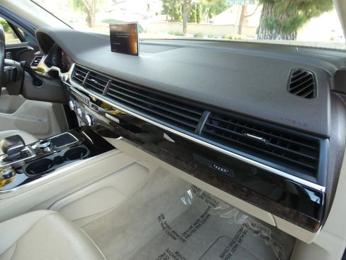 Used 2018 Audi Q7 3.0T Premium Plus w/ Premium Plus Package image 32