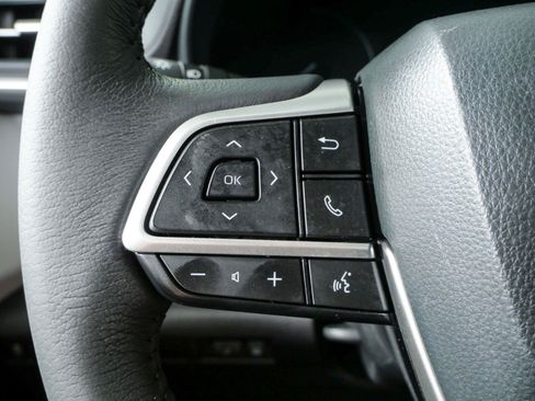 Used 2025 Toyota Sienna XLE w/ XLE Plus Package FWD image 10