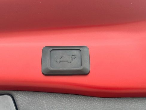 Used 2025 Toyota RAV4 XLE Premium image 6