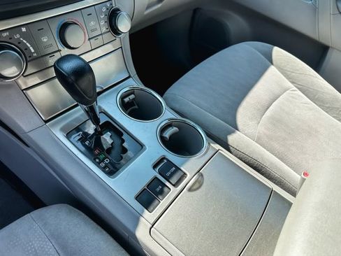 Used 2012 Toyota Highlander FWD image 19