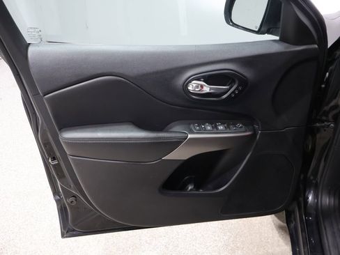 Certified 2022 Jeep Cherokee Limited image 16