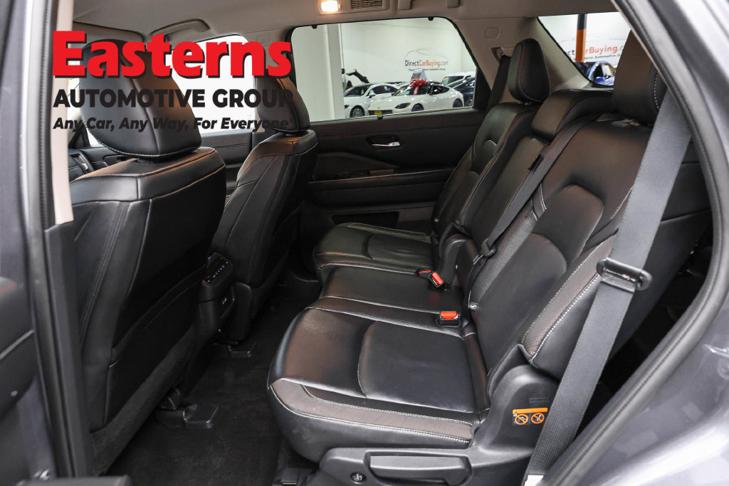 Used 2024 Nissan Pathfinder SL w/ Black Appearance Package AWD/4WD image 24