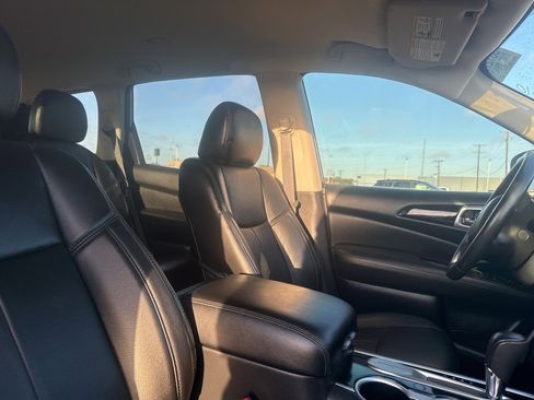 Used 2020 Nissan Pathfinder SV w/ Cargo Package image 12